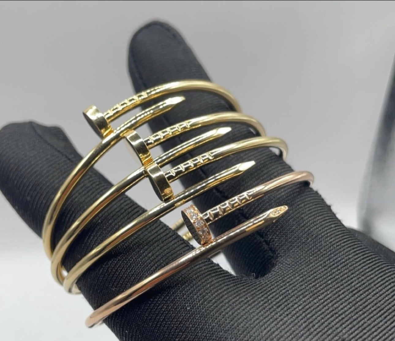 BRACELET CLOU ( VERITABLE OR JAUNE )