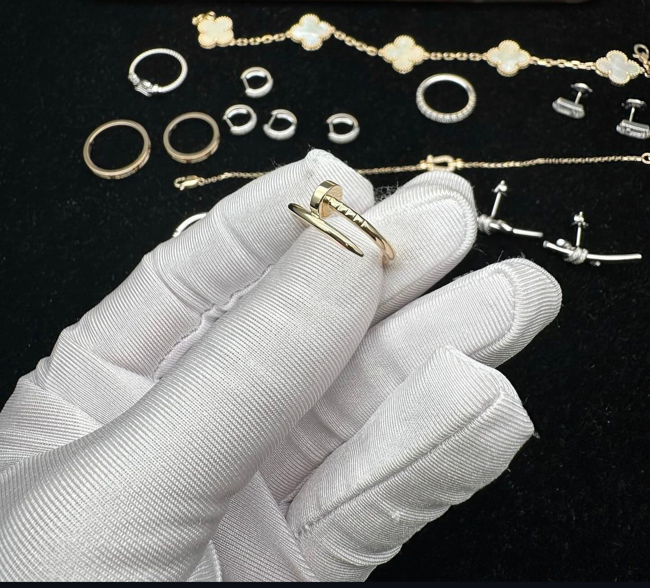 SMALL MODEL STUD RING