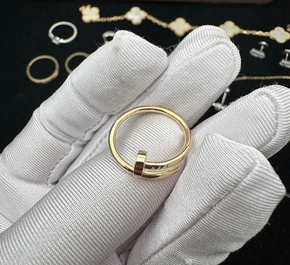 SMALL MODEL STUD RING