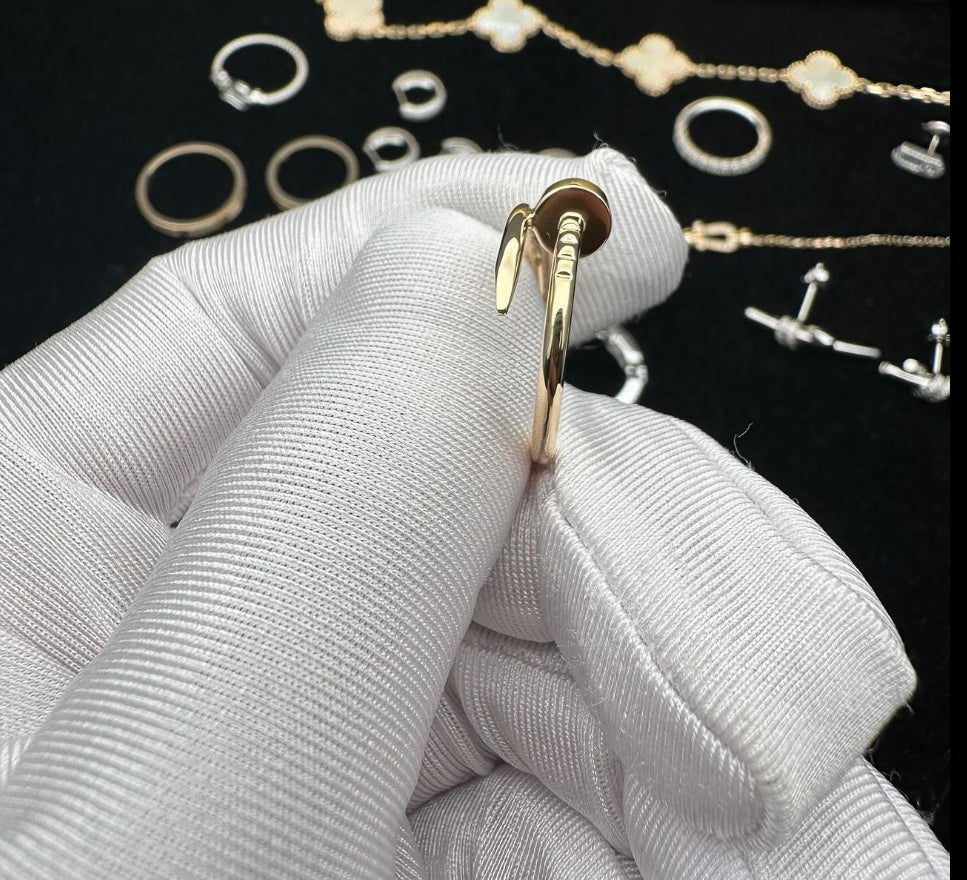 SMALL MODEL STUD RING